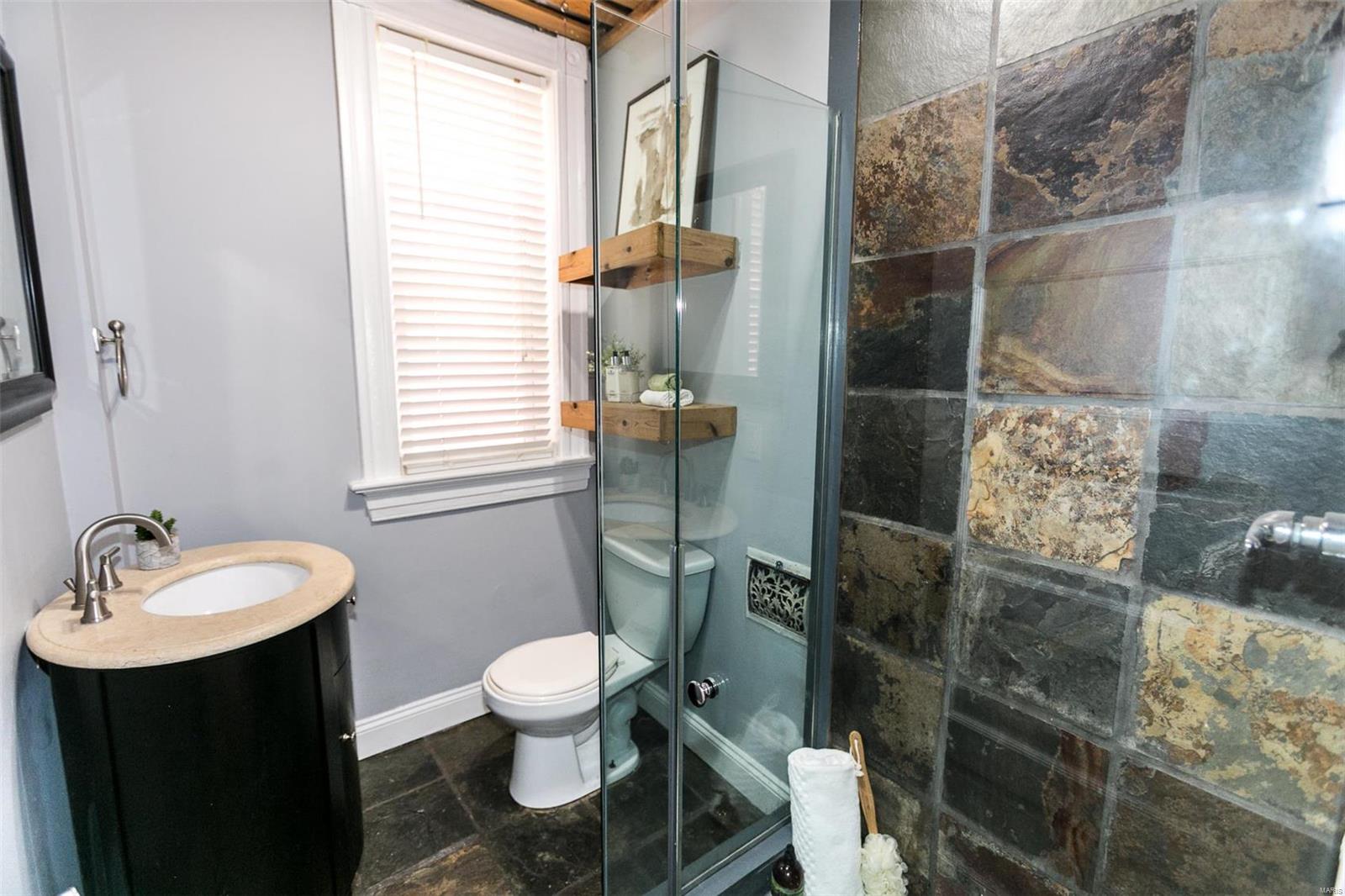 St Louis, Missouri 63104, United States, 2 Bedrooms Bedrooms, ,2 BathroomsBathrooms,Residential,Pending,44337