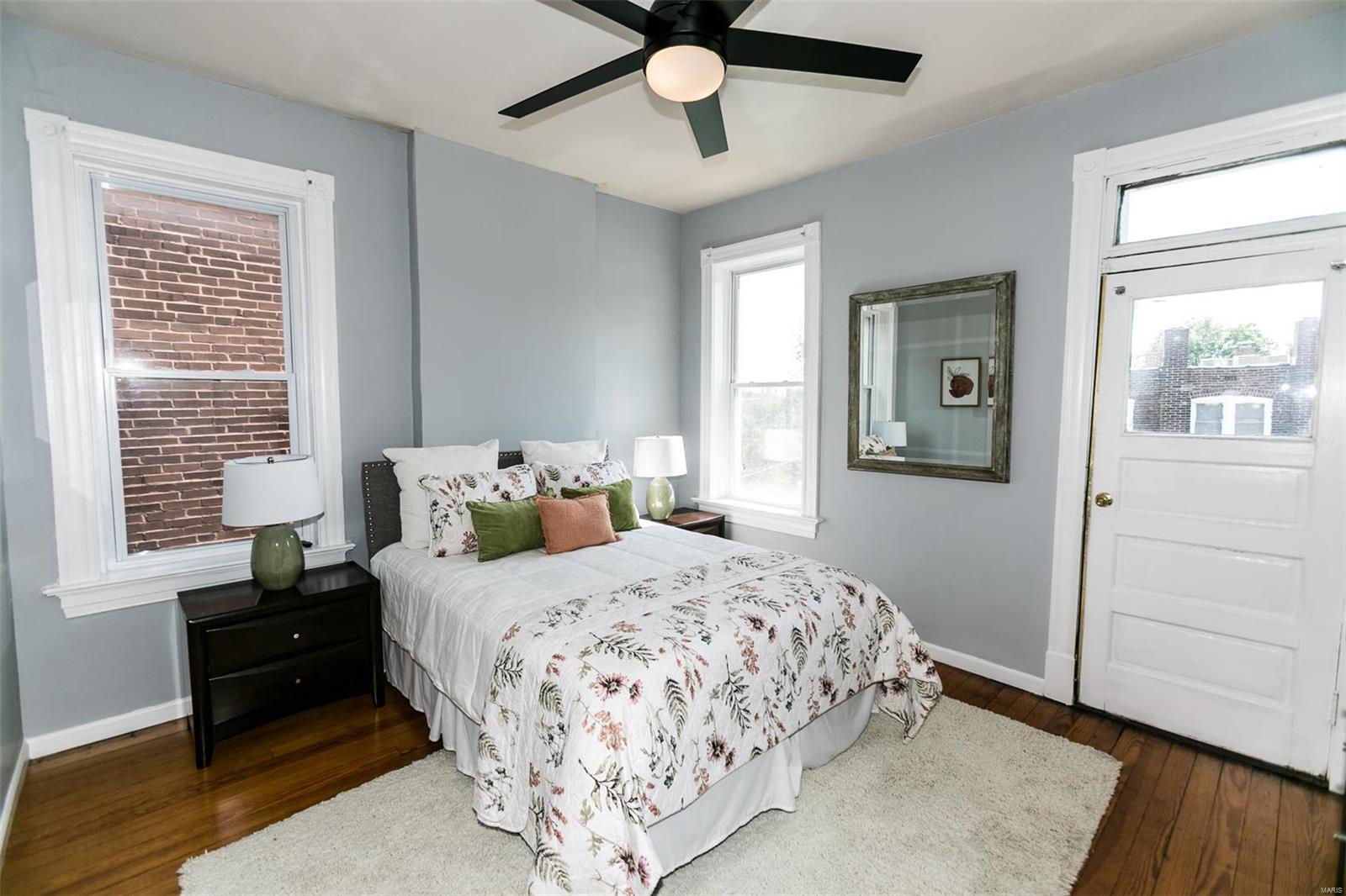 St Louis, Missouri 63104, United States, 2 Bedrooms Bedrooms, ,2 BathroomsBathrooms,Residential,Pending,44337