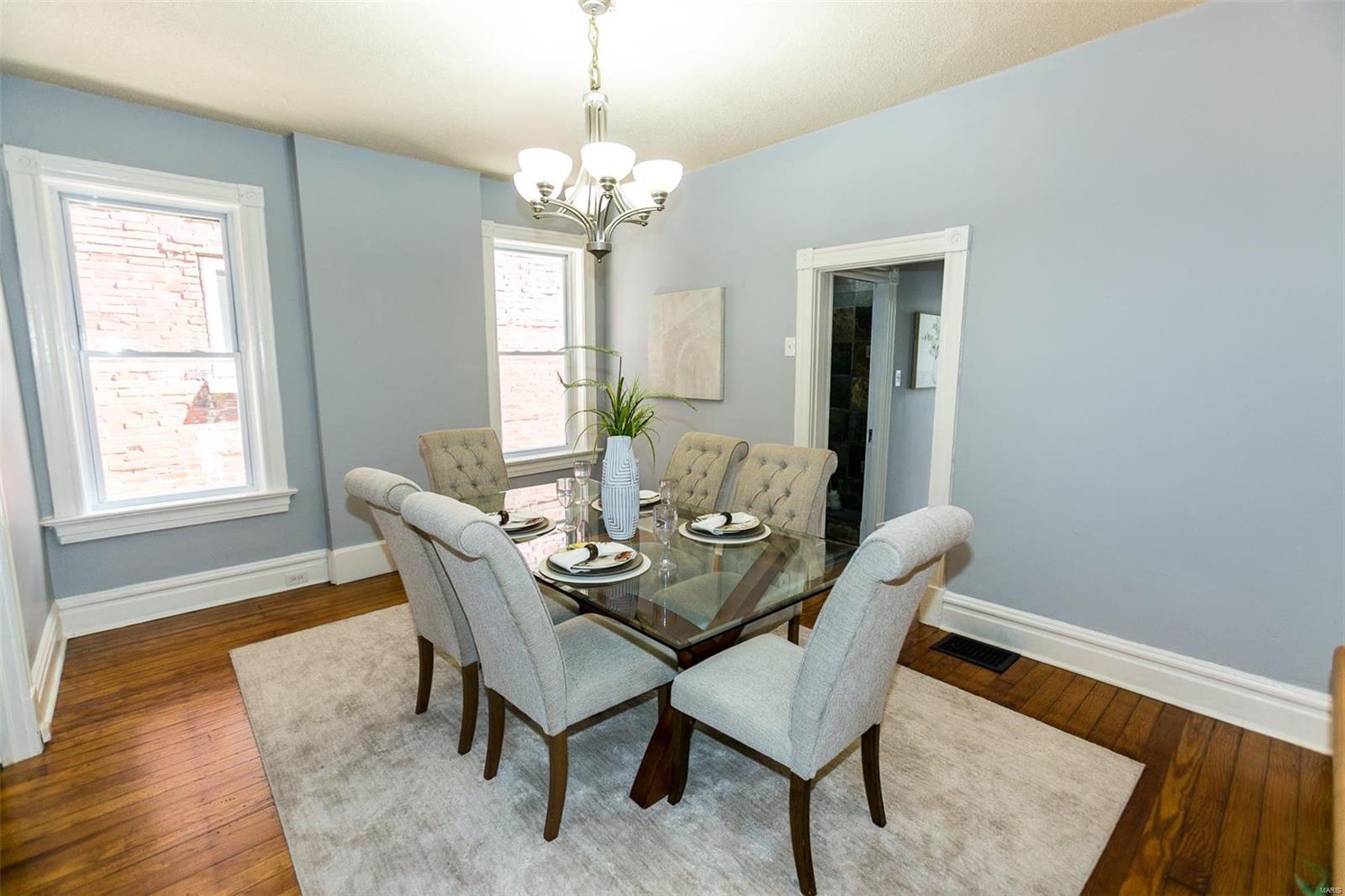 St Louis, Missouri 63104, United States, 2 Bedrooms Bedrooms, ,2 BathroomsBathrooms,Residential,Pending,44337