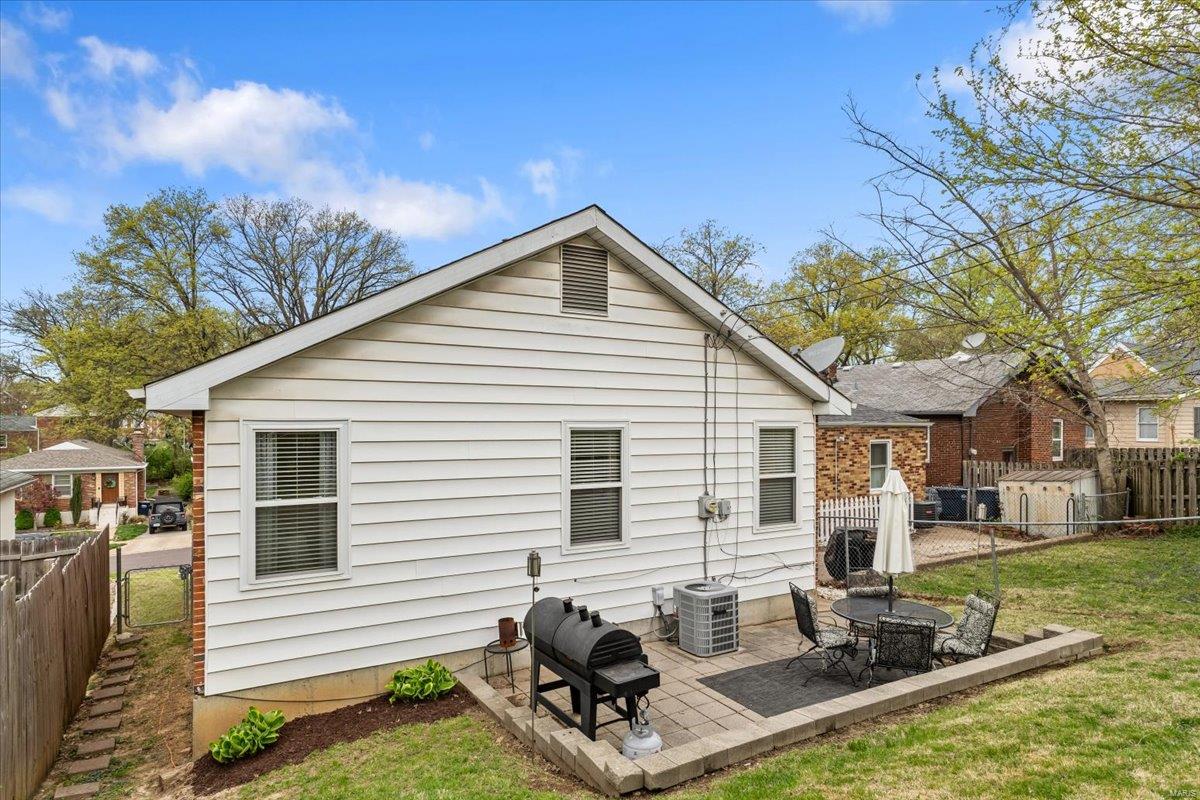 St Louis, Missouri 63119, United States, 3 Bedrooms Bedrooms, ,3 BathroomsBathrooms,Residential,Pending,110381