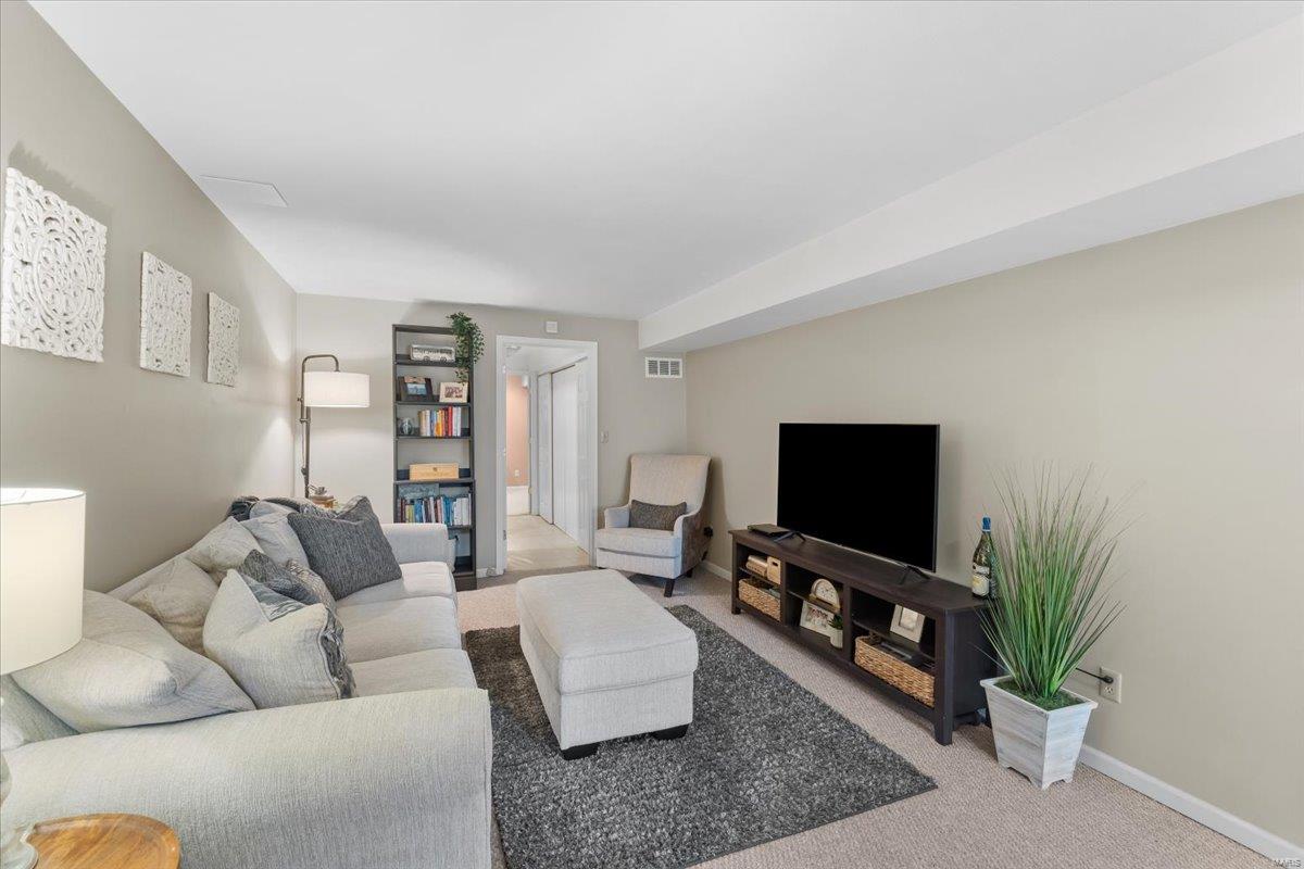 St Louis, Missouri 63119, United States, 3 Bedrooms Bedrooms, ,3 BathroomsBathrooms,Residential,Pending,110381