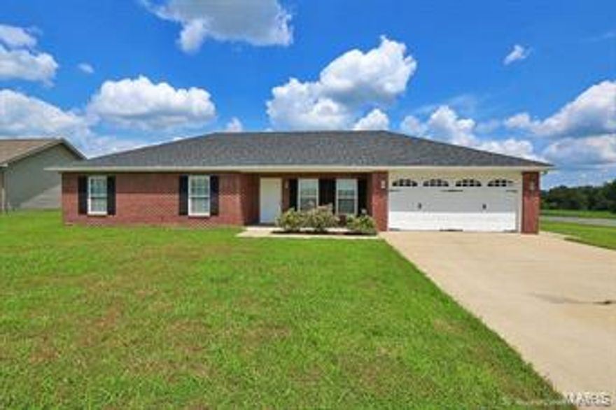 Quality built affordable home in Cedar Meadows Subdivision, convenient to I55. This ranch style home has a great room concept with vaulted ceilings, and extra storage over the garage with pull down ladder. Everything is on one level, don’t miss out on this one!!