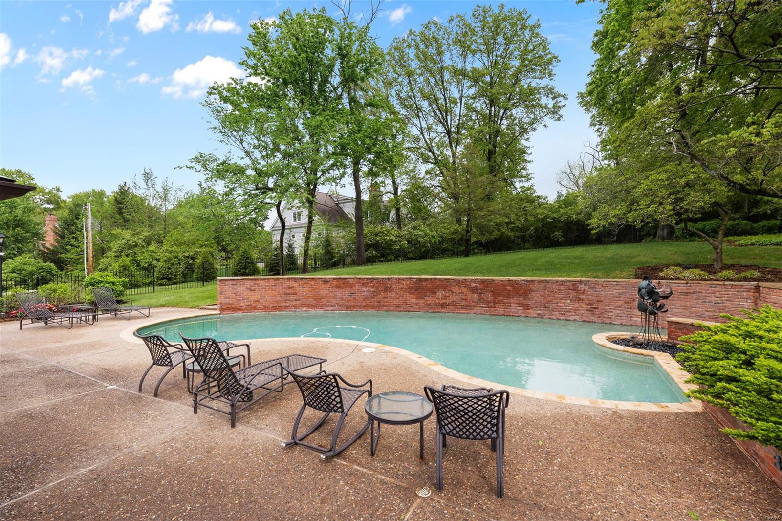 Country Estates Place - Residential