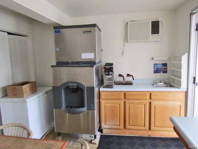 n/a - Commercial Sale