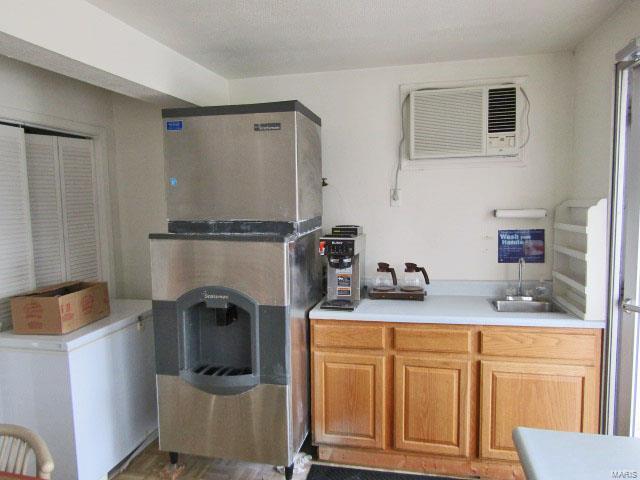 n/a - Commercial Sale