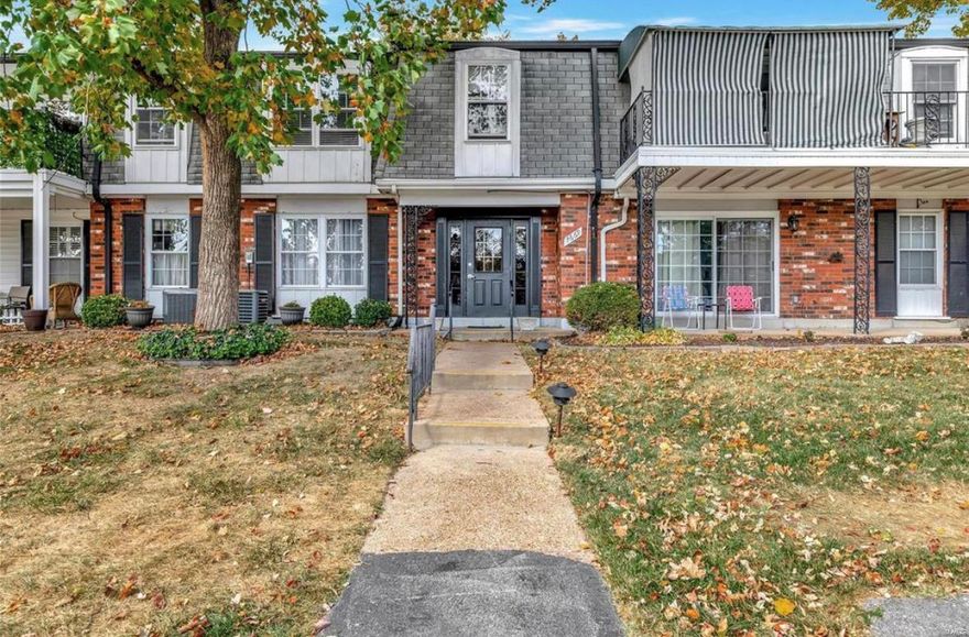 Location: Corner Location, Ground Level