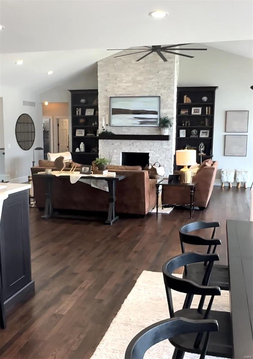 MOORINGS - Residential