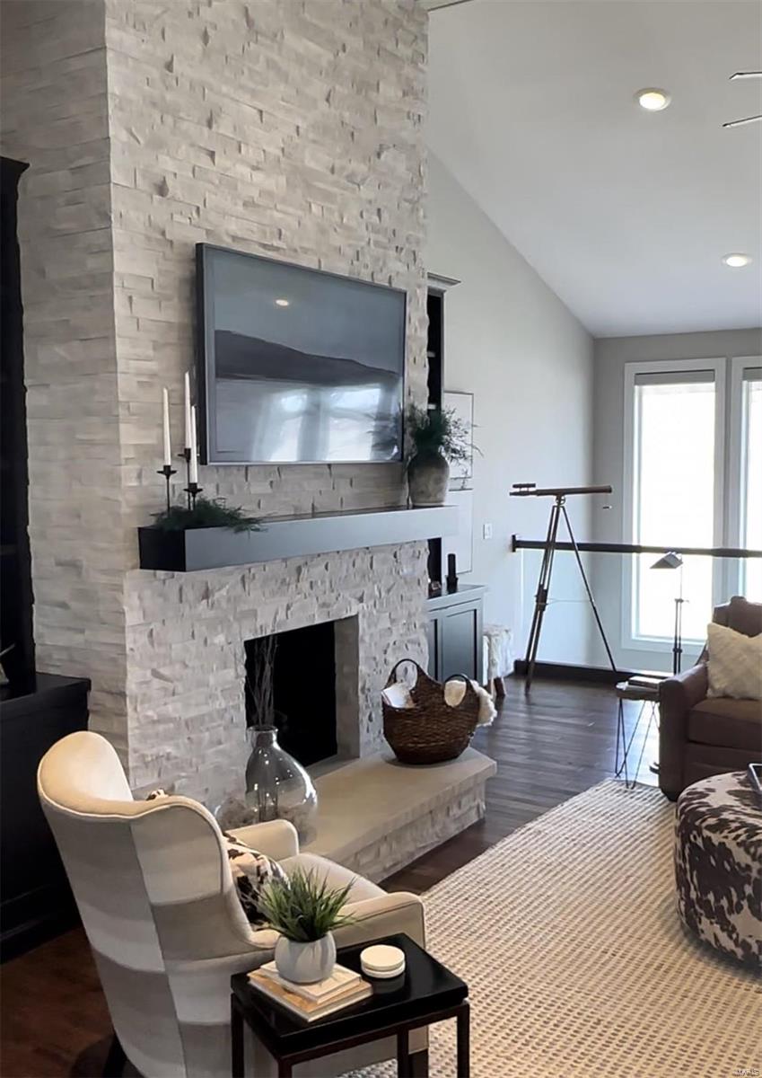 MOORINGS - Residential