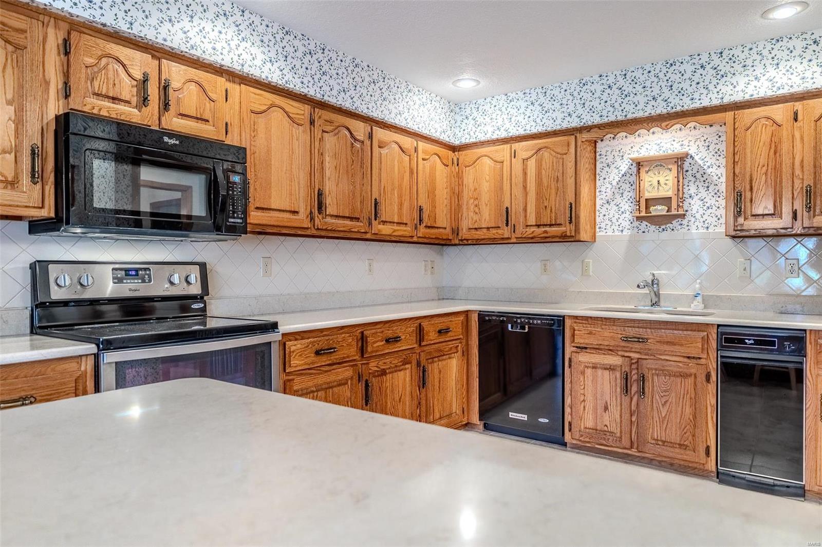 LAKEVIEW ESTATES - Residential