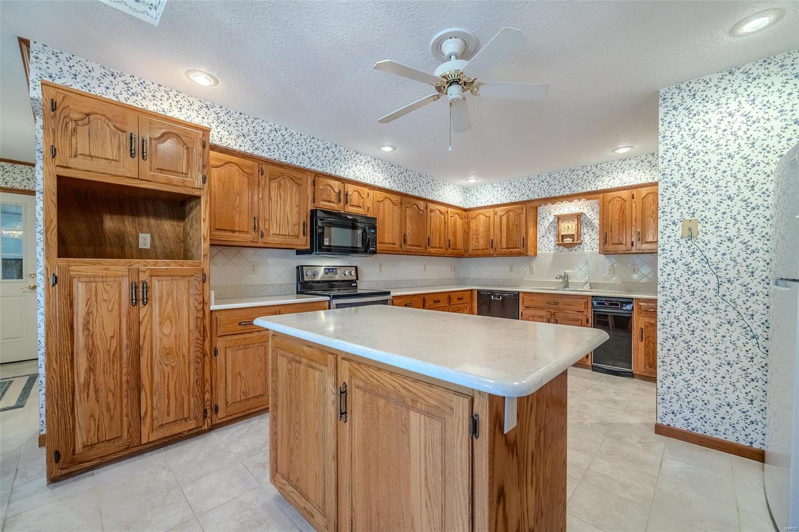 LAKEVIEW ESTATES - Residential