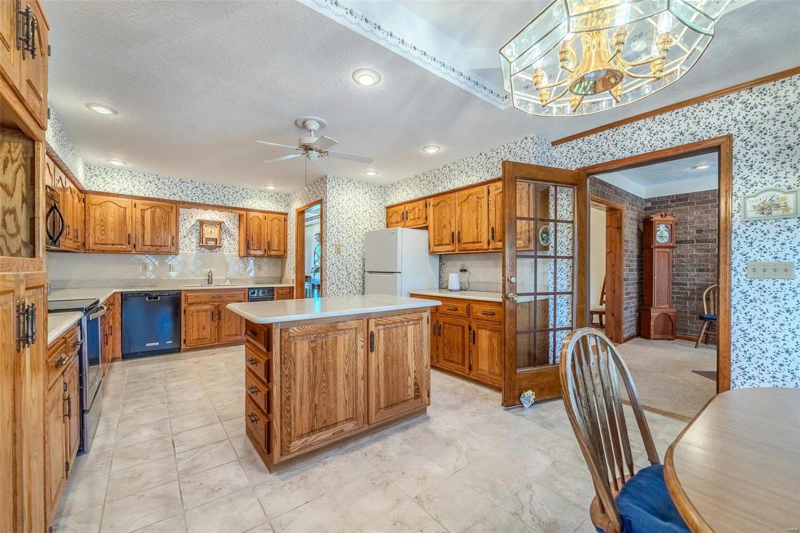 LAKEVIEW ESTATES - Residential