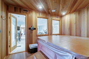 Manderleigh of Town & Country - Residential