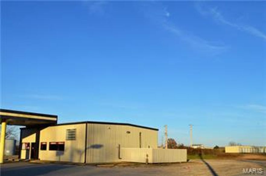 AMAZING BUSINESS OPPORTUNITY IS HERE! 2000 SQ FT GAS STATION BUILDING AND 5800+ SQ FT OF STORAGE UNITS. 27 RENTAL STORAGE UNITS PLUS ADDITIONAL WAREHOUSE ALL ON 3 ACRES. PUMPS IN PLACE. START YOUR BUSINESS HERE. EACH UNIT RENTS FOR ABOUT $45.00 Location: Hwy/Interstate Frntg