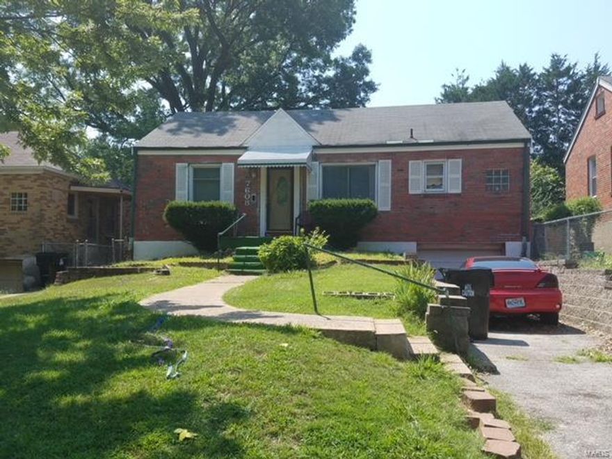 Short Sale Opportunity!! Cute Bungalow, just needs some TLC and updating!! Hardwood Floors, Stained Glass Windows in Bathroom, Nice Level Backyard SpecialListingConditions: Short Sale