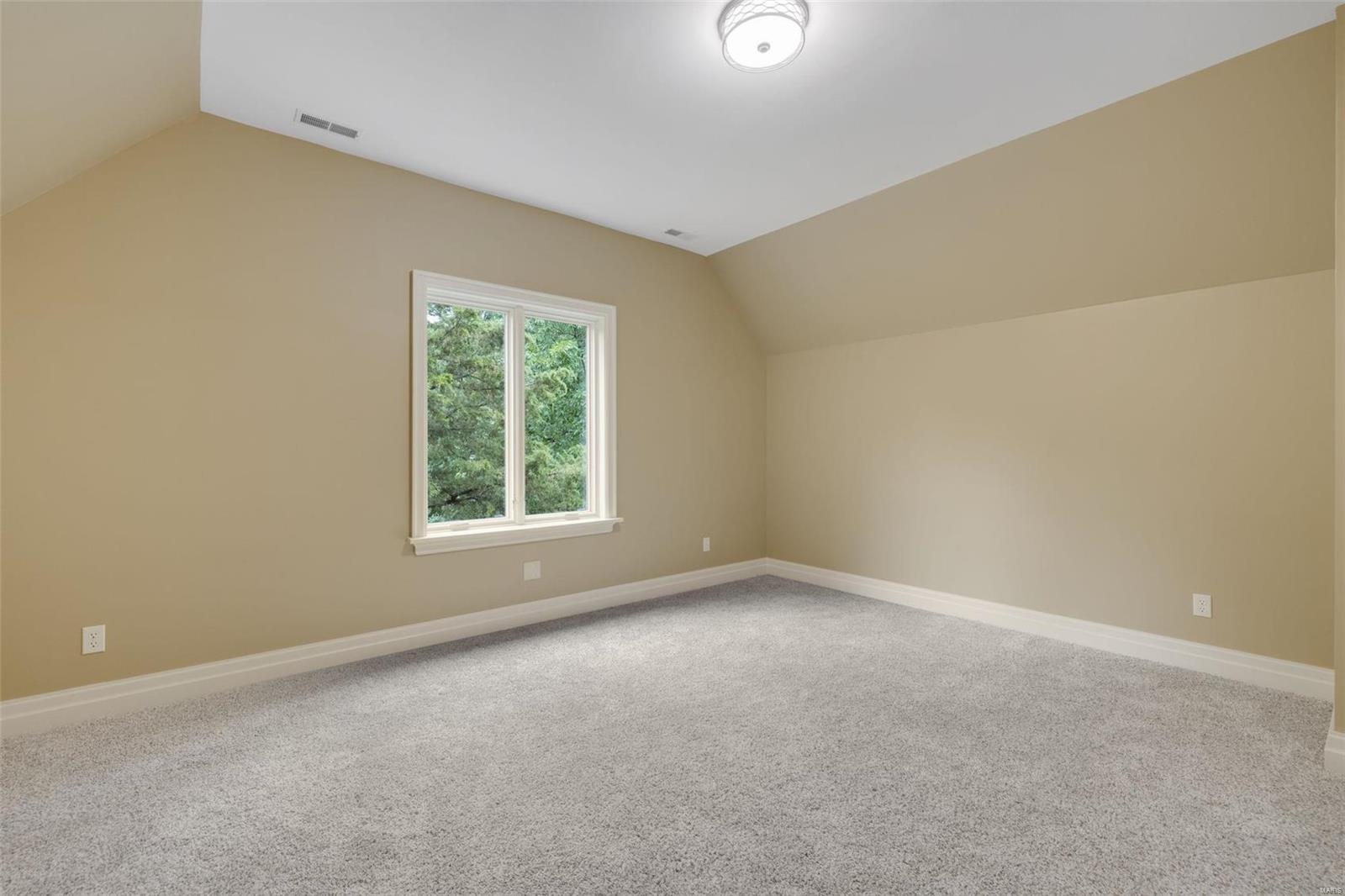 Crescent Bluff Lt 12 & Sec 32-44-4 - Residential