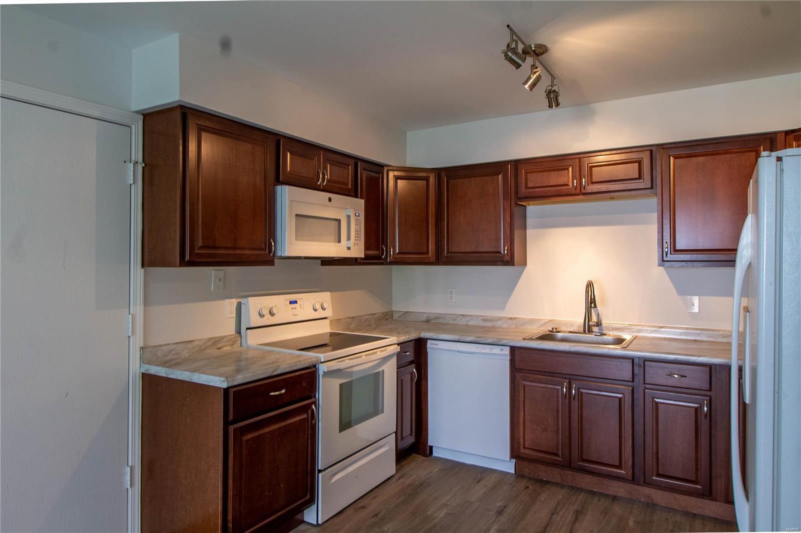 Cascades One The Amd - Residential Lease