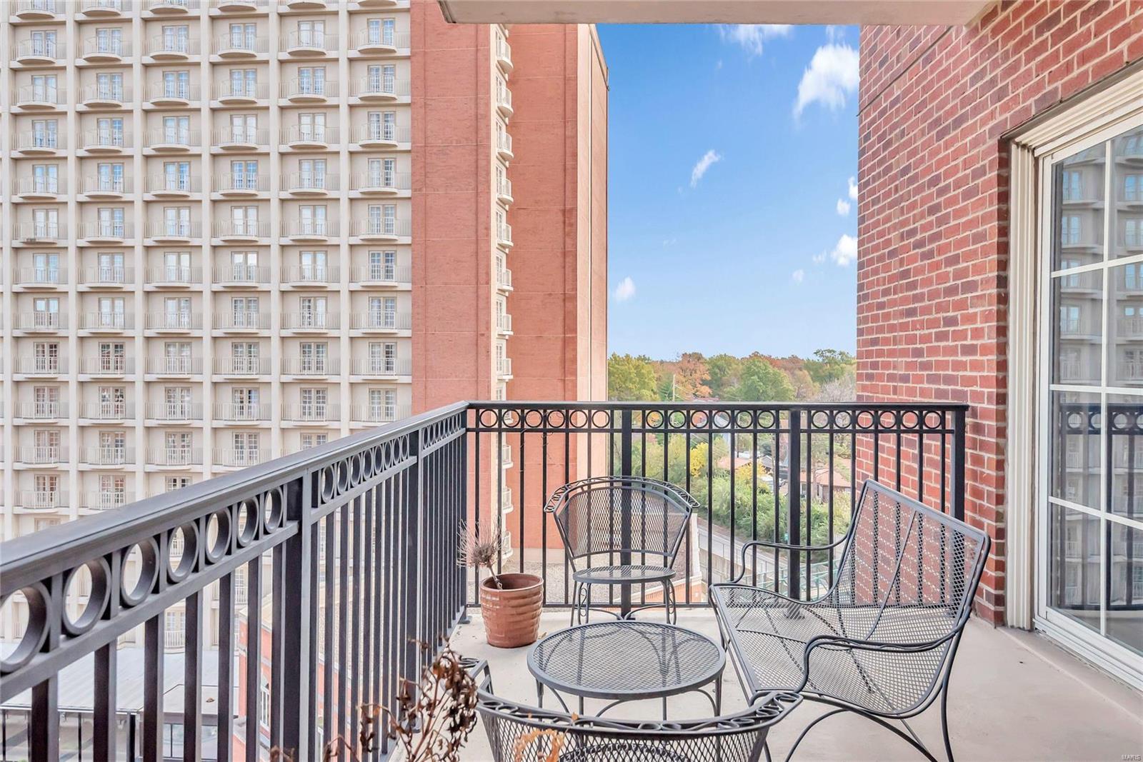 Plaza In Clayton A Condo The - Residential