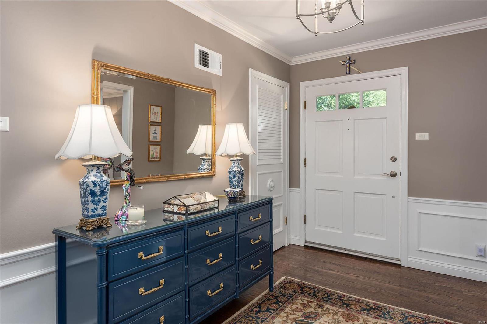 Coach-N-Four - Residential