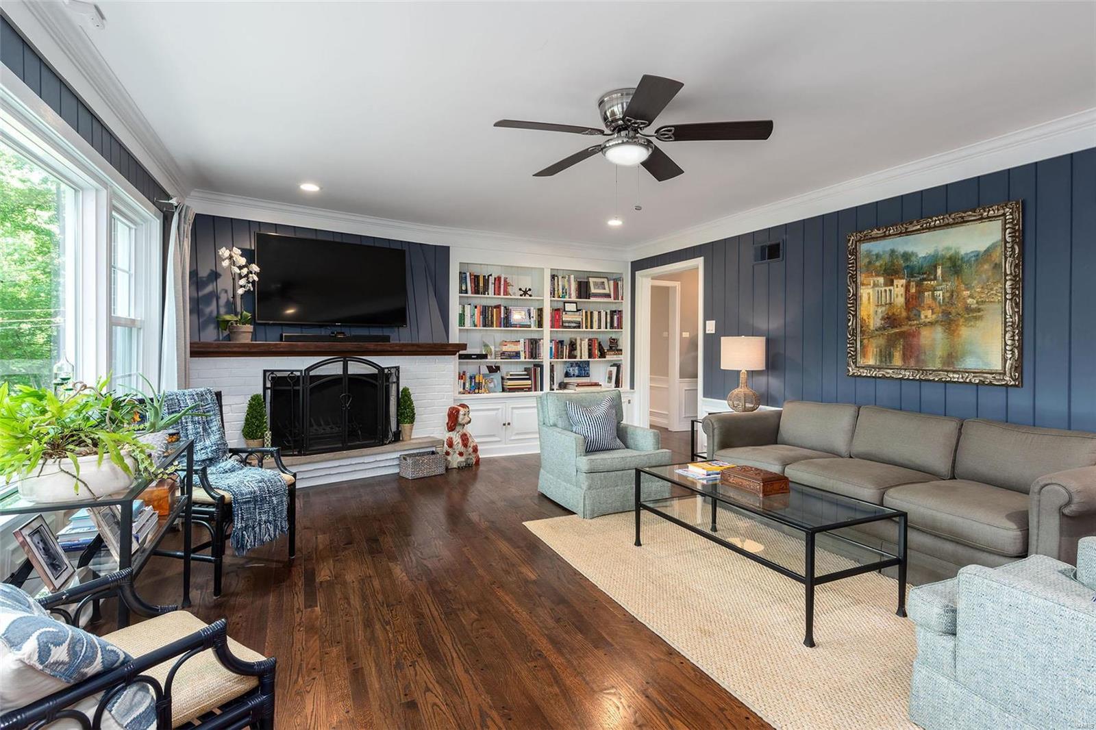 Coach-N-Four - Residential