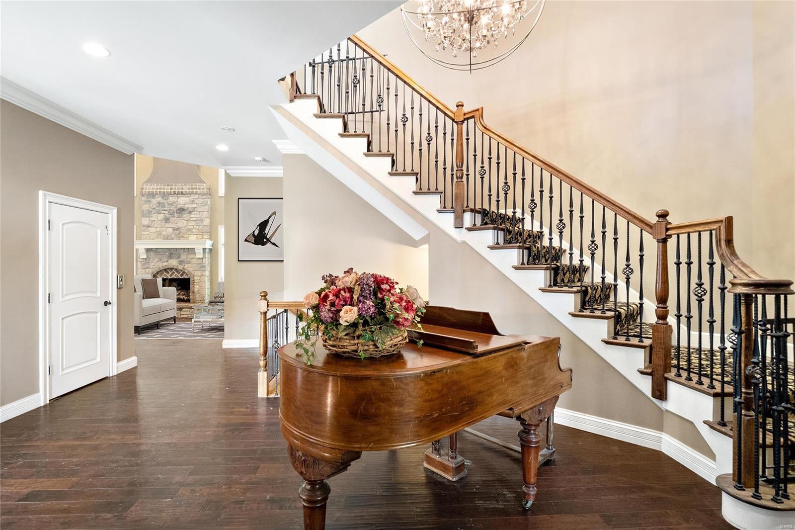 Ladue Court Villas - Residential