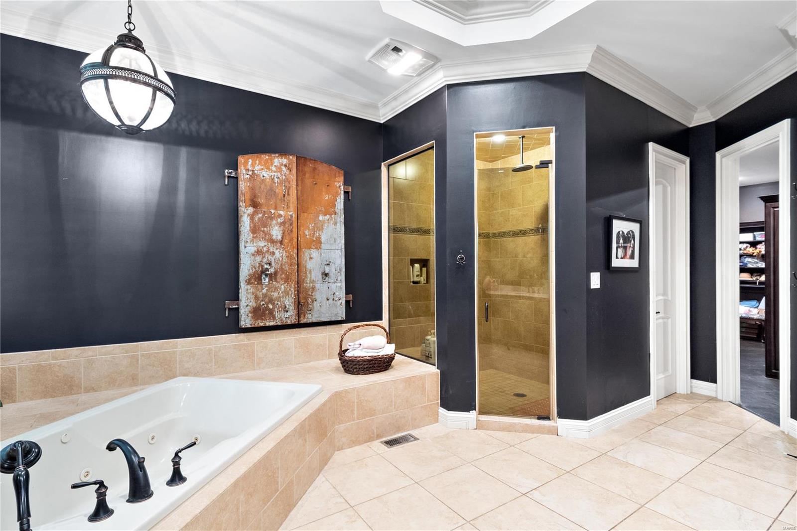 Ladue Court Villas - Residential