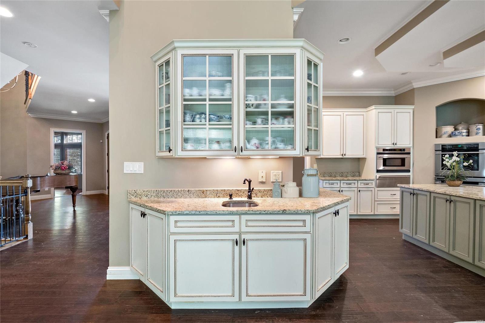 Ladue Court Villas - Residential