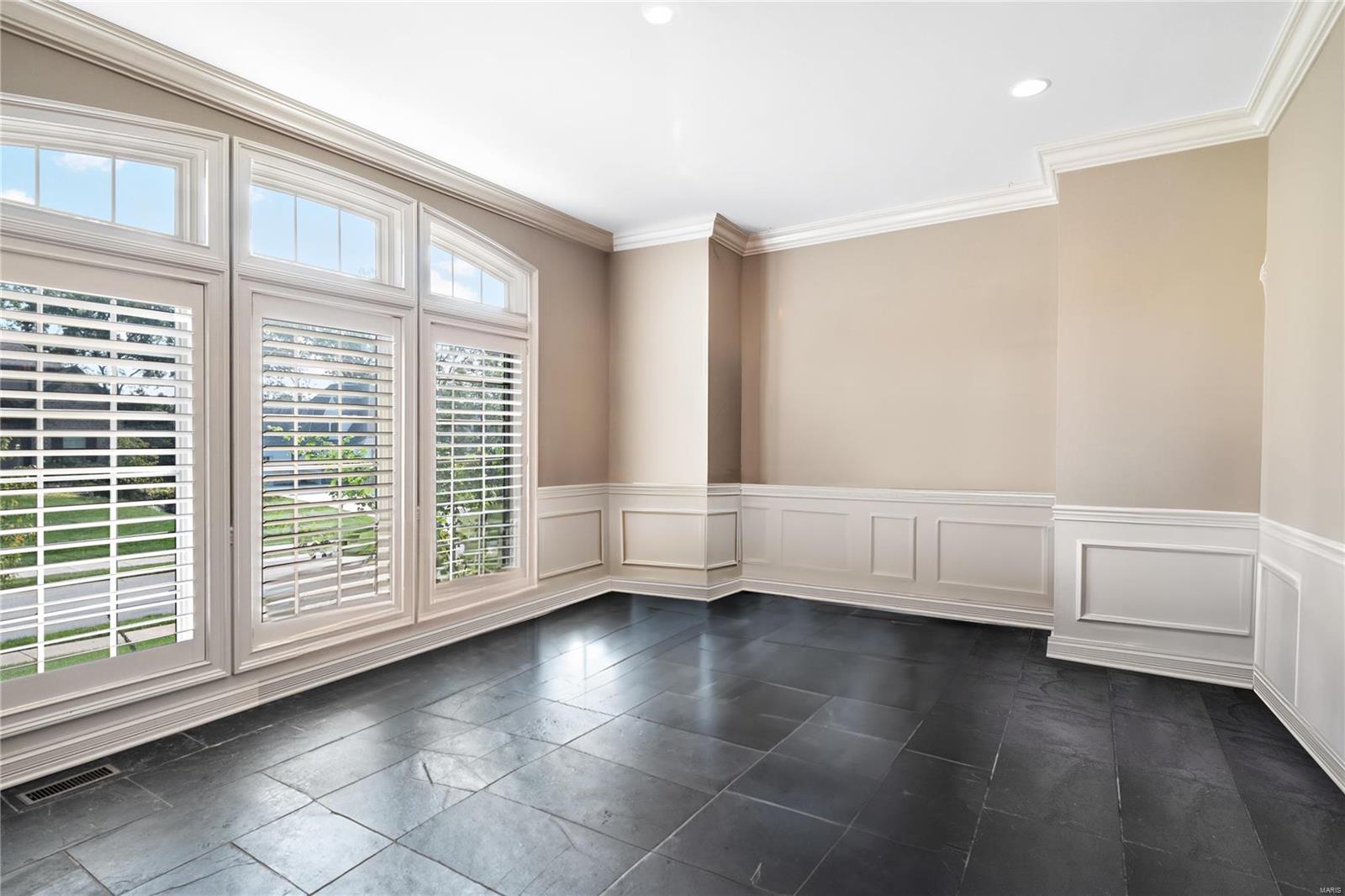 Ladue Court Villas - Residential