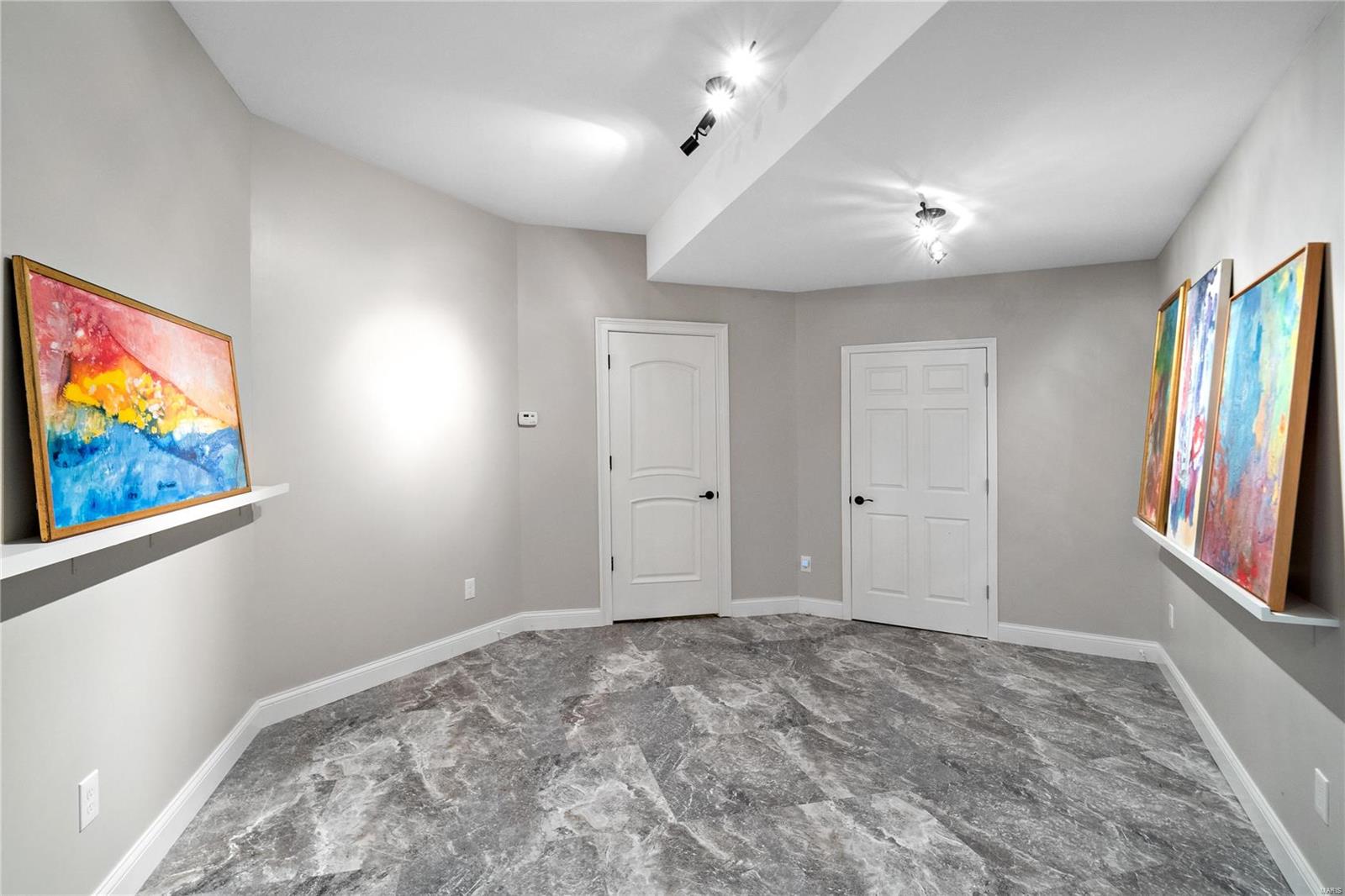 Ladue Court Villas - Residential