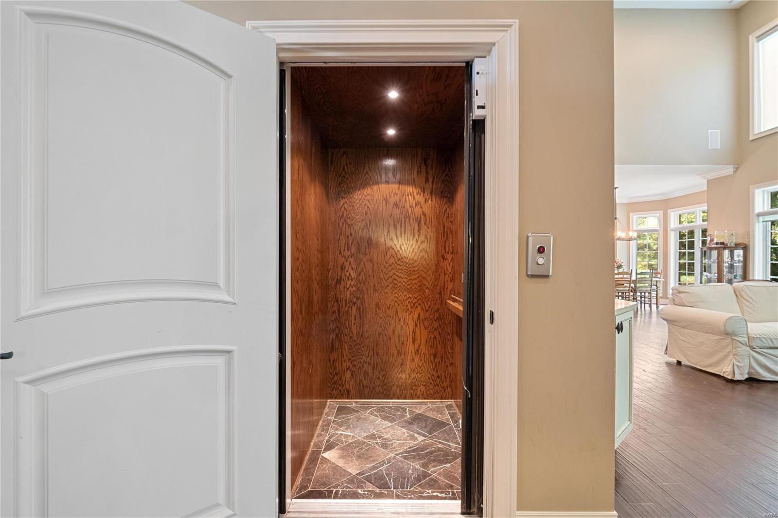 Ladue Court Villas - Residential