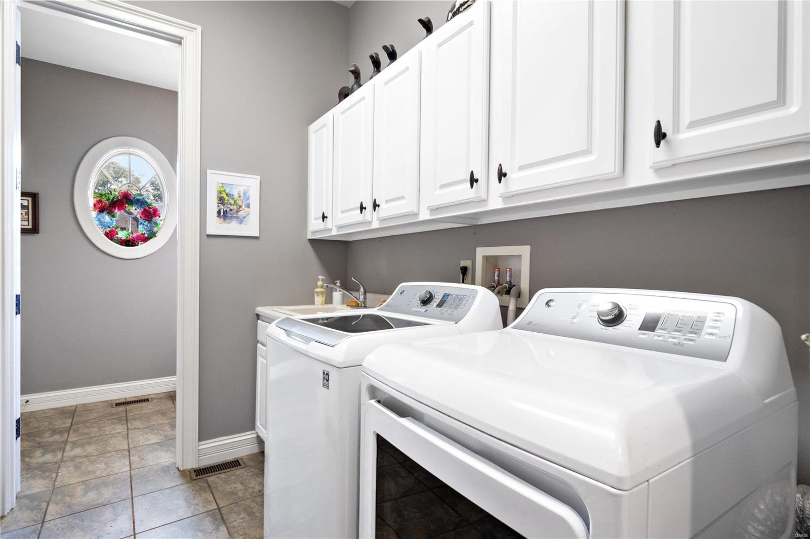 Ladue Court Villas - Residential