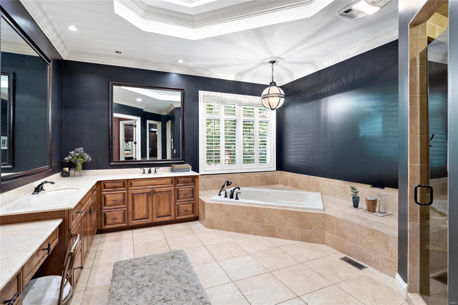 Ladue Court Villas - Residential