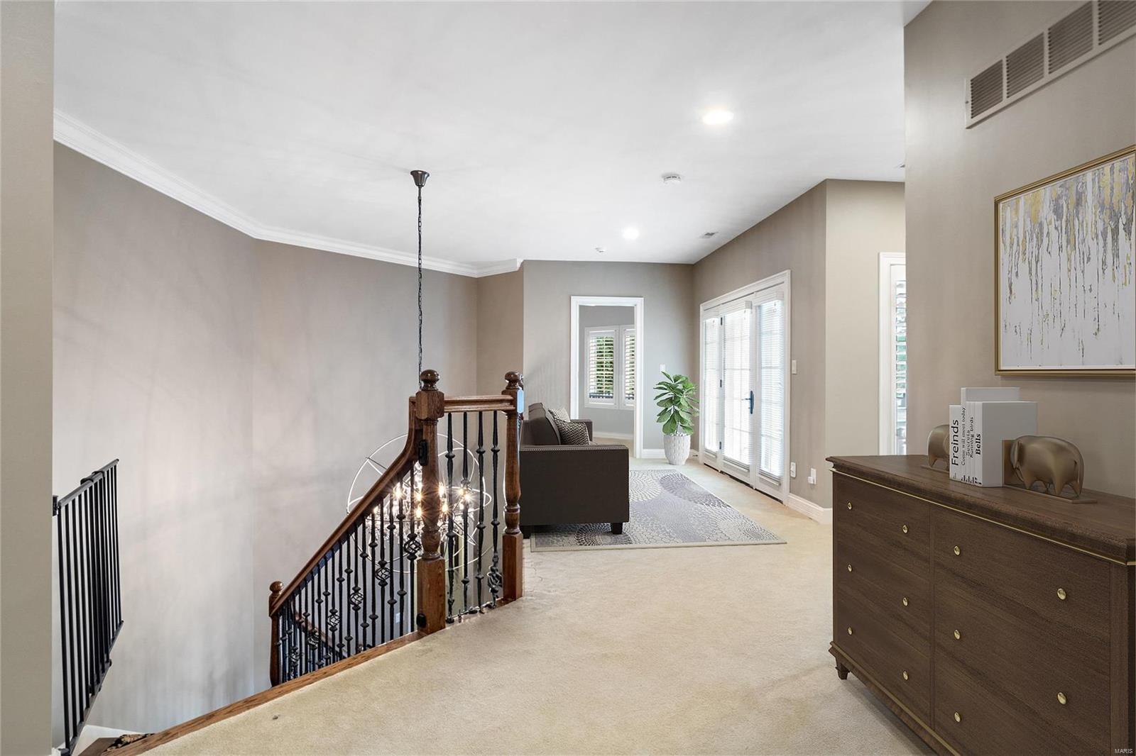 Ladue Court Villas - Residential