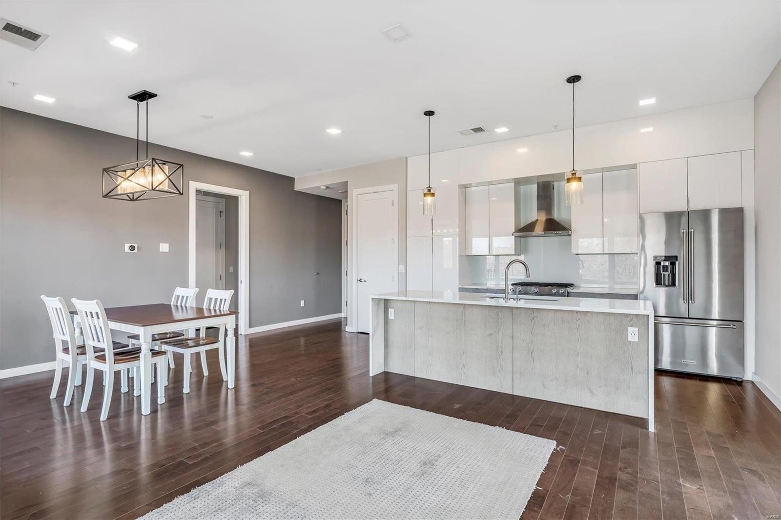 4101 Laclede Avenue 411