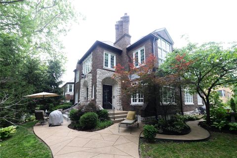 7572 York Drive Clayton MO 63105