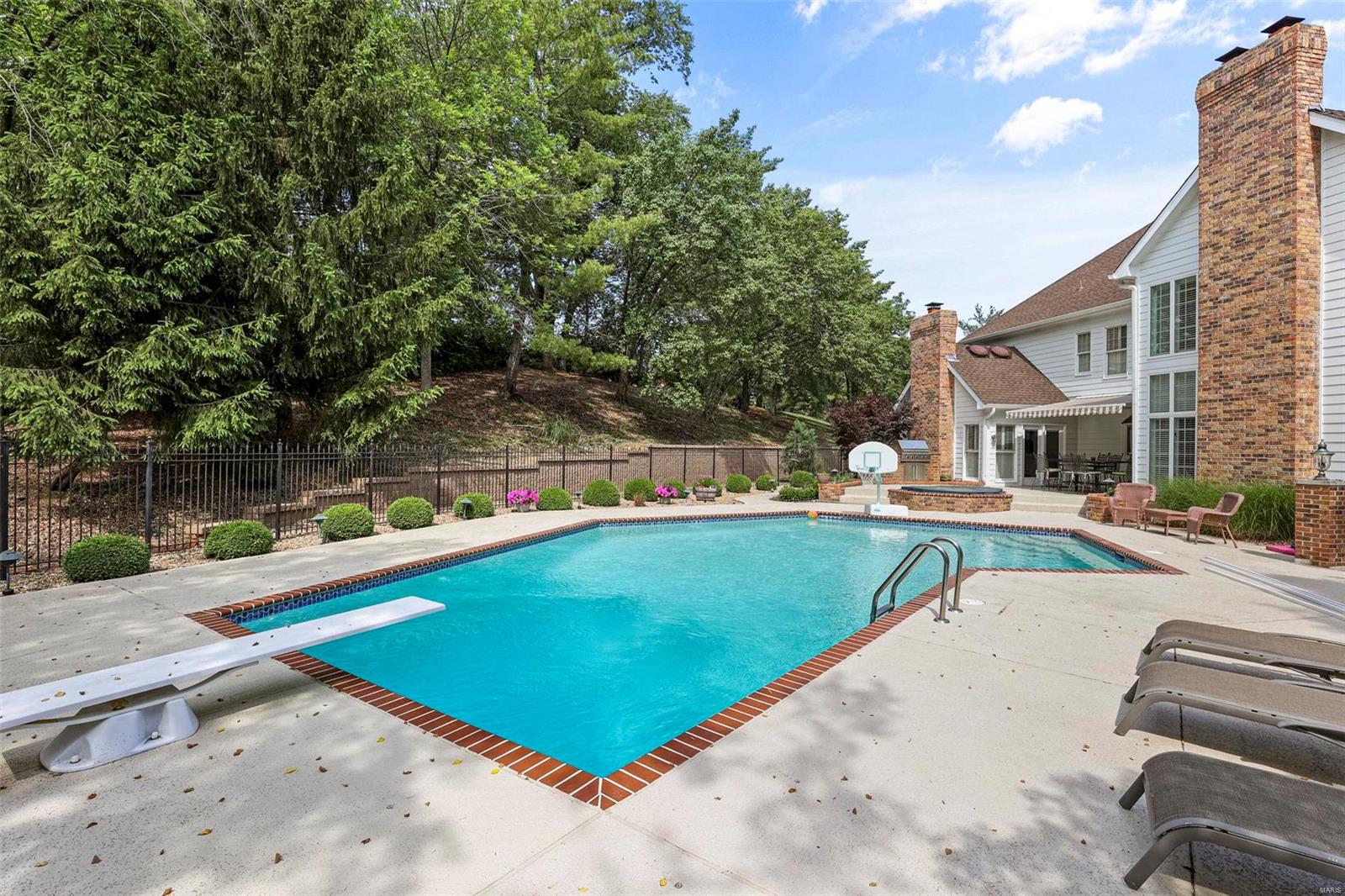 Kingspointe 2B - Residential