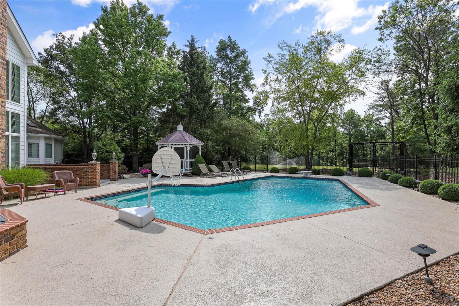 Kingspointe 2B - Residential