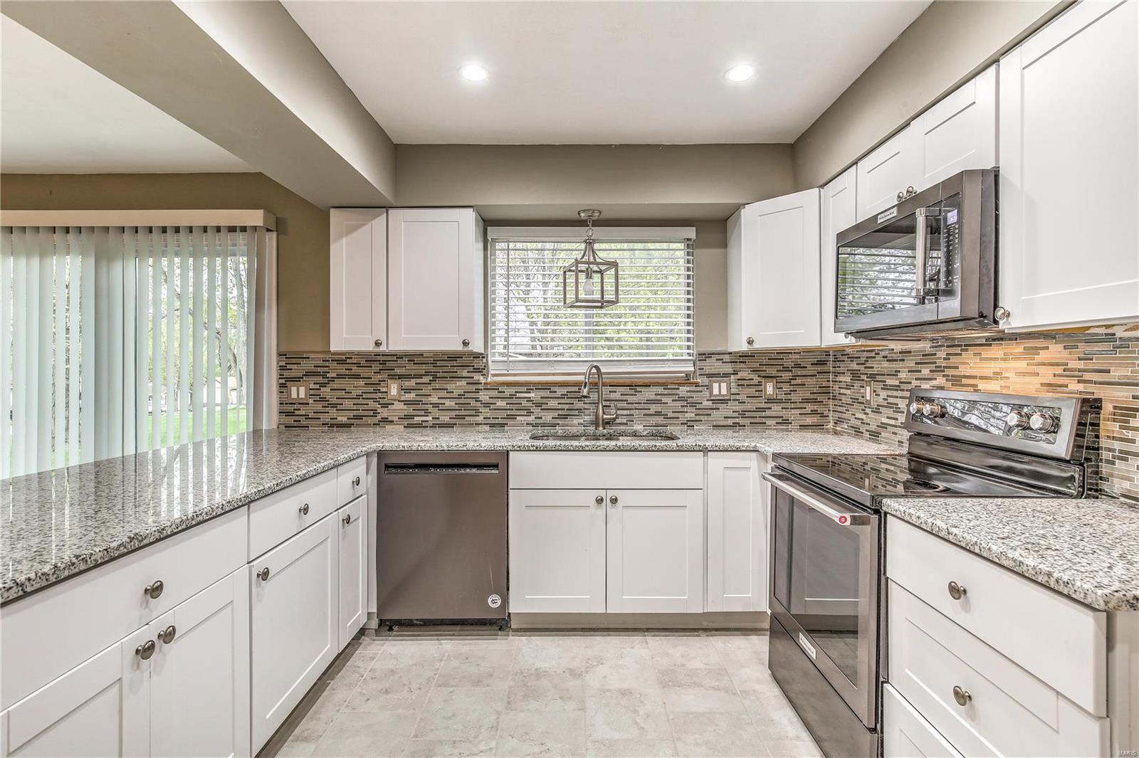 Country Lake Estate - Residential