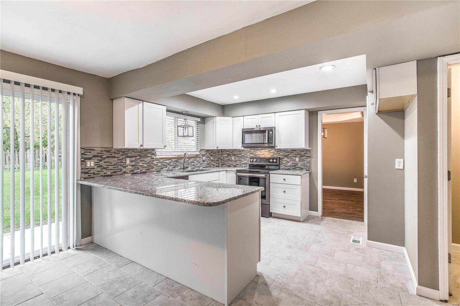 Country Lake Estate - Residential