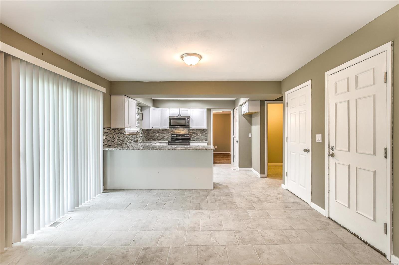 Country Lake Estate - Residential