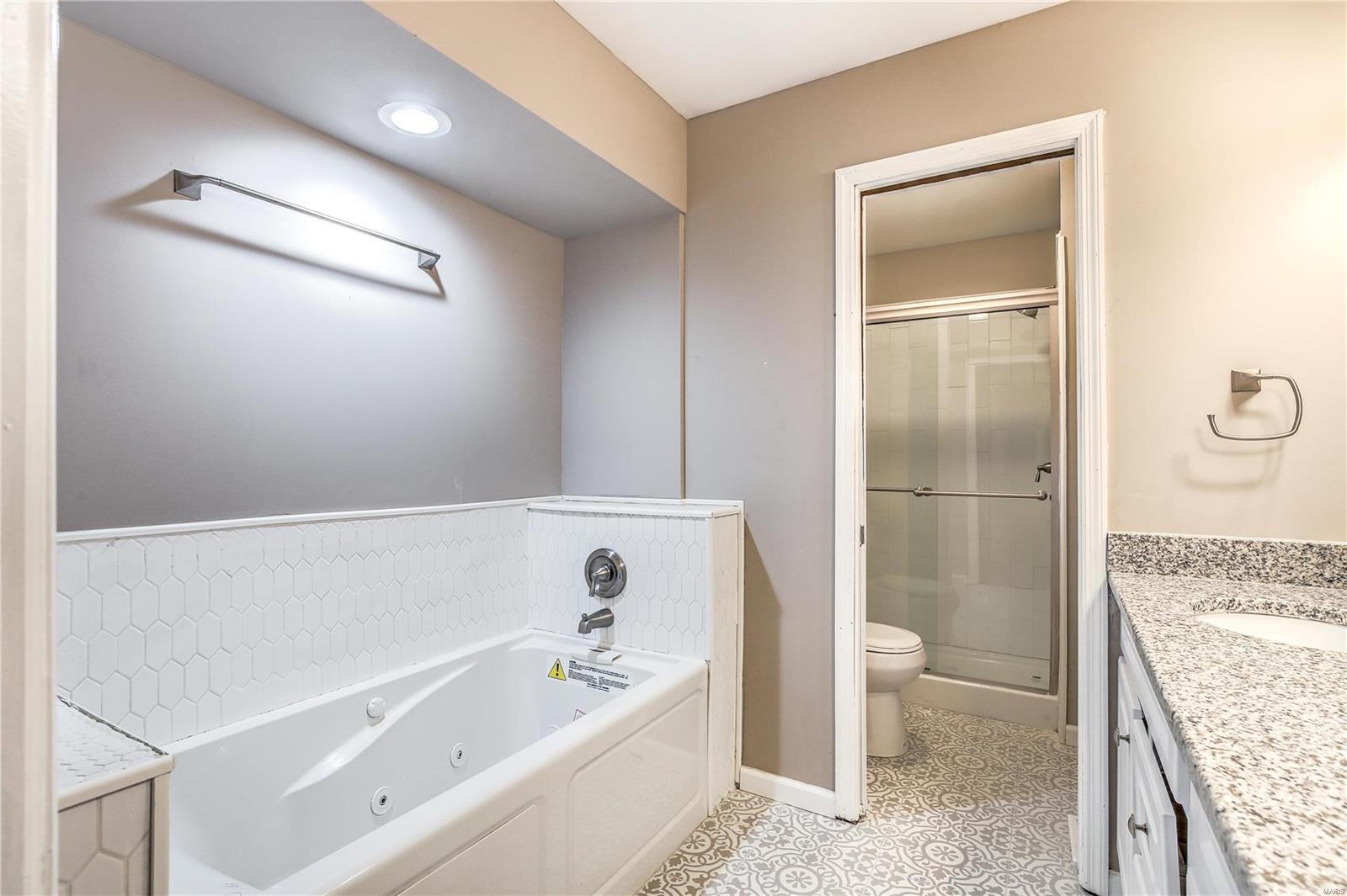 Country Lake Estate - Residential