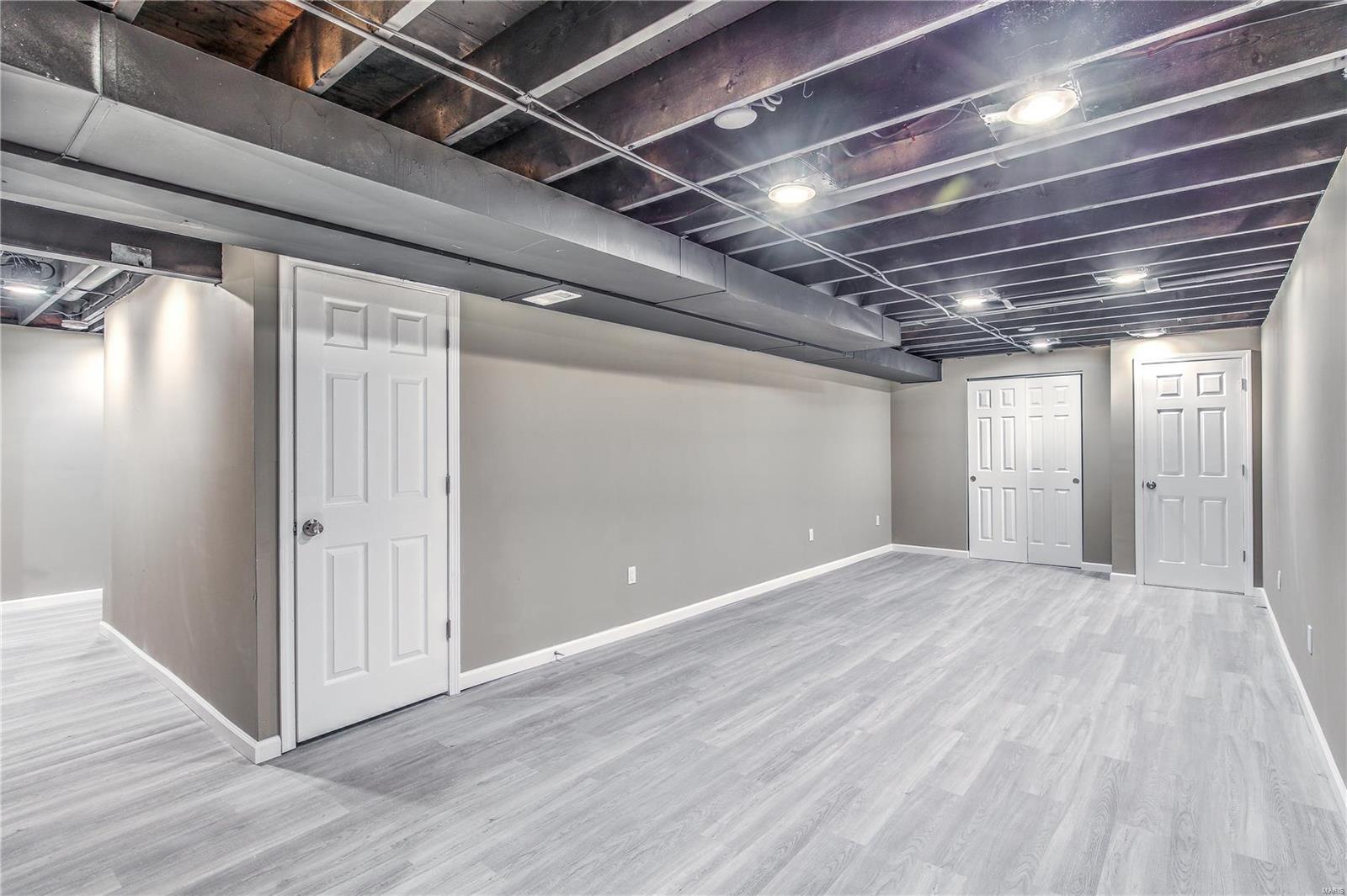 Country Lake Estate - Residential