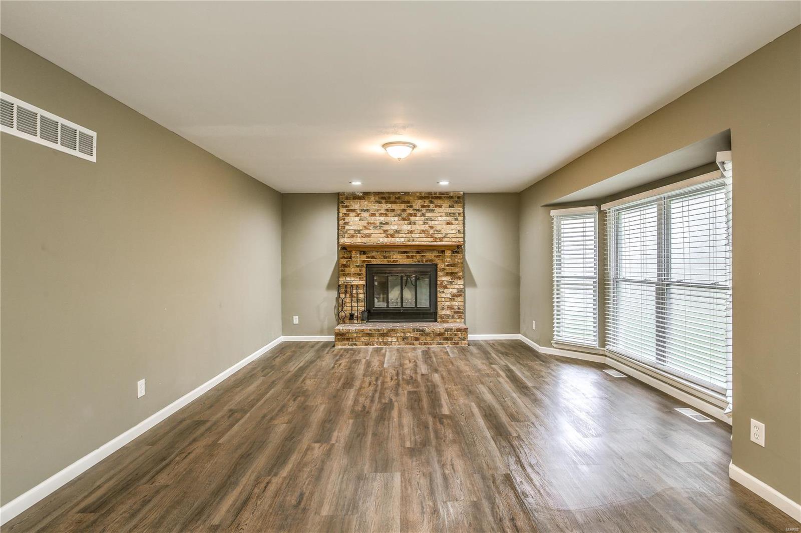 Country Lake Estate - Residential