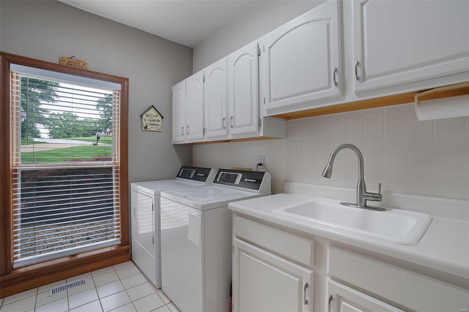 Carverview Manor - Residential