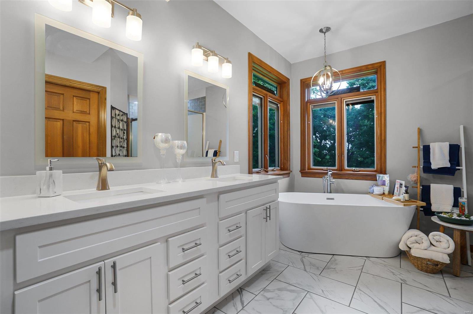 Carverview Manor - Residential