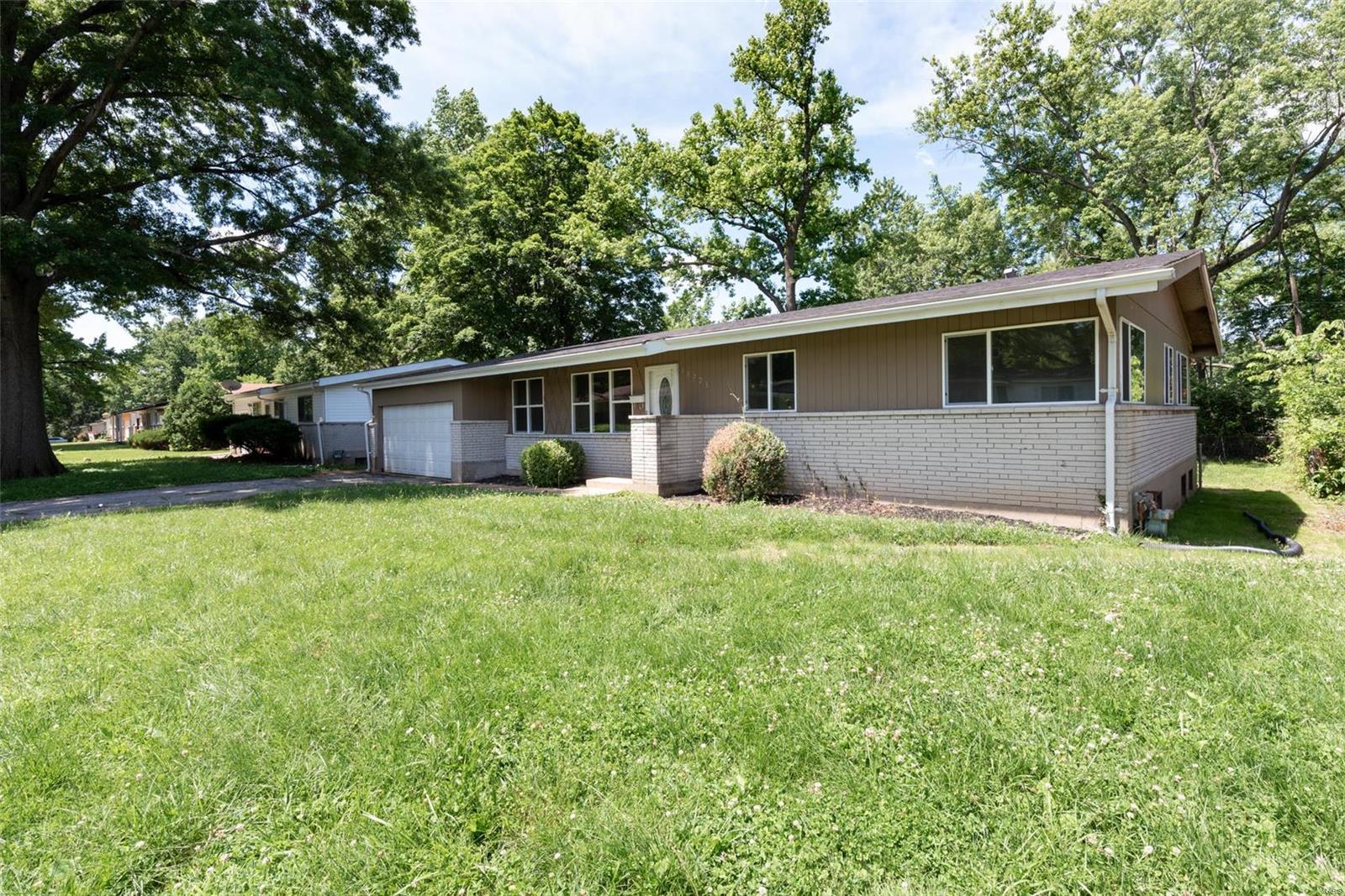 Hathaway Manor 16 - Residential