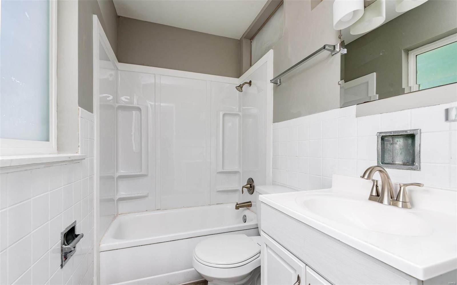 Hathaway Manor 16 - Residential