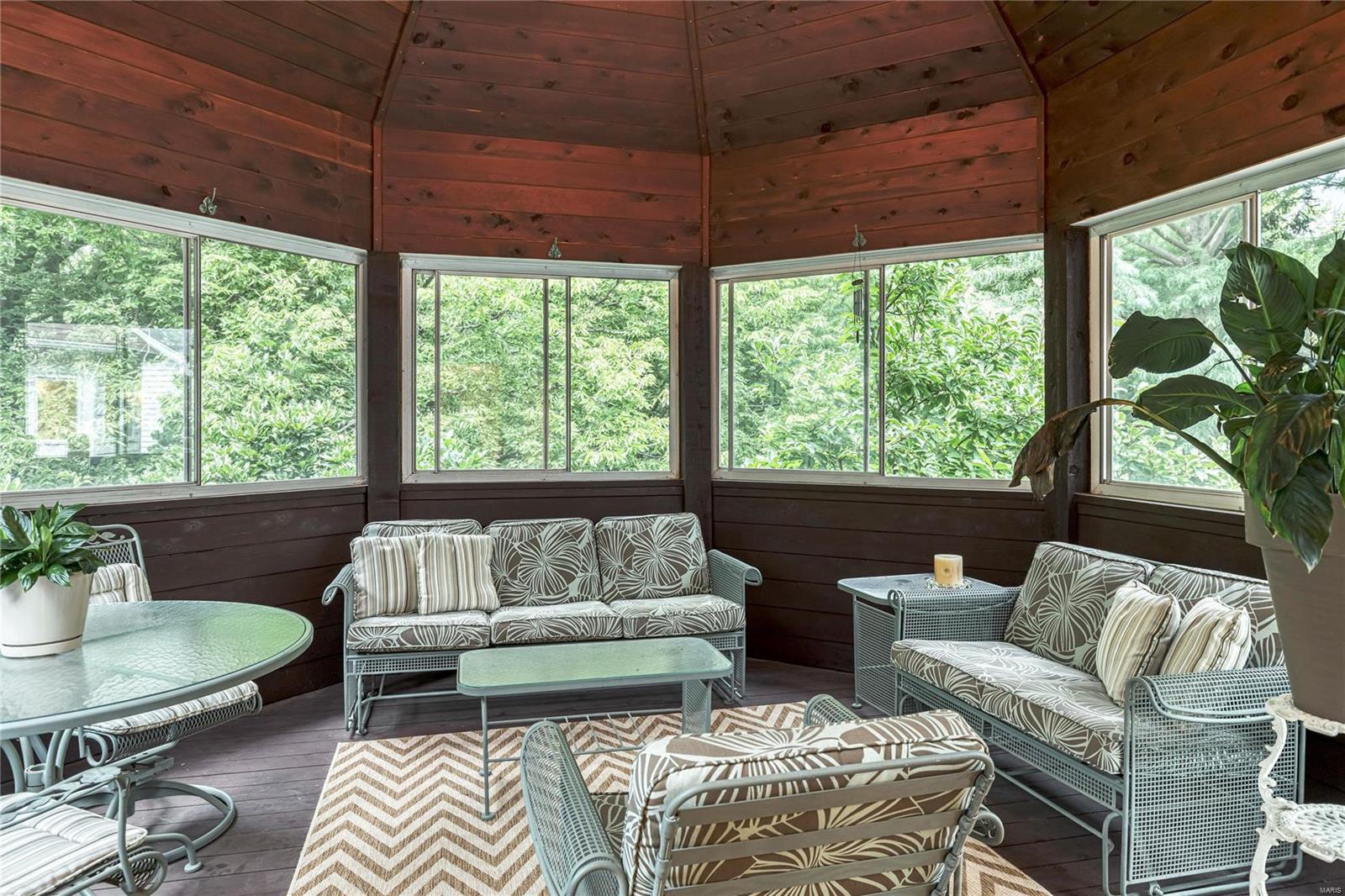 Manderleigh Of Town & Country One - Residential