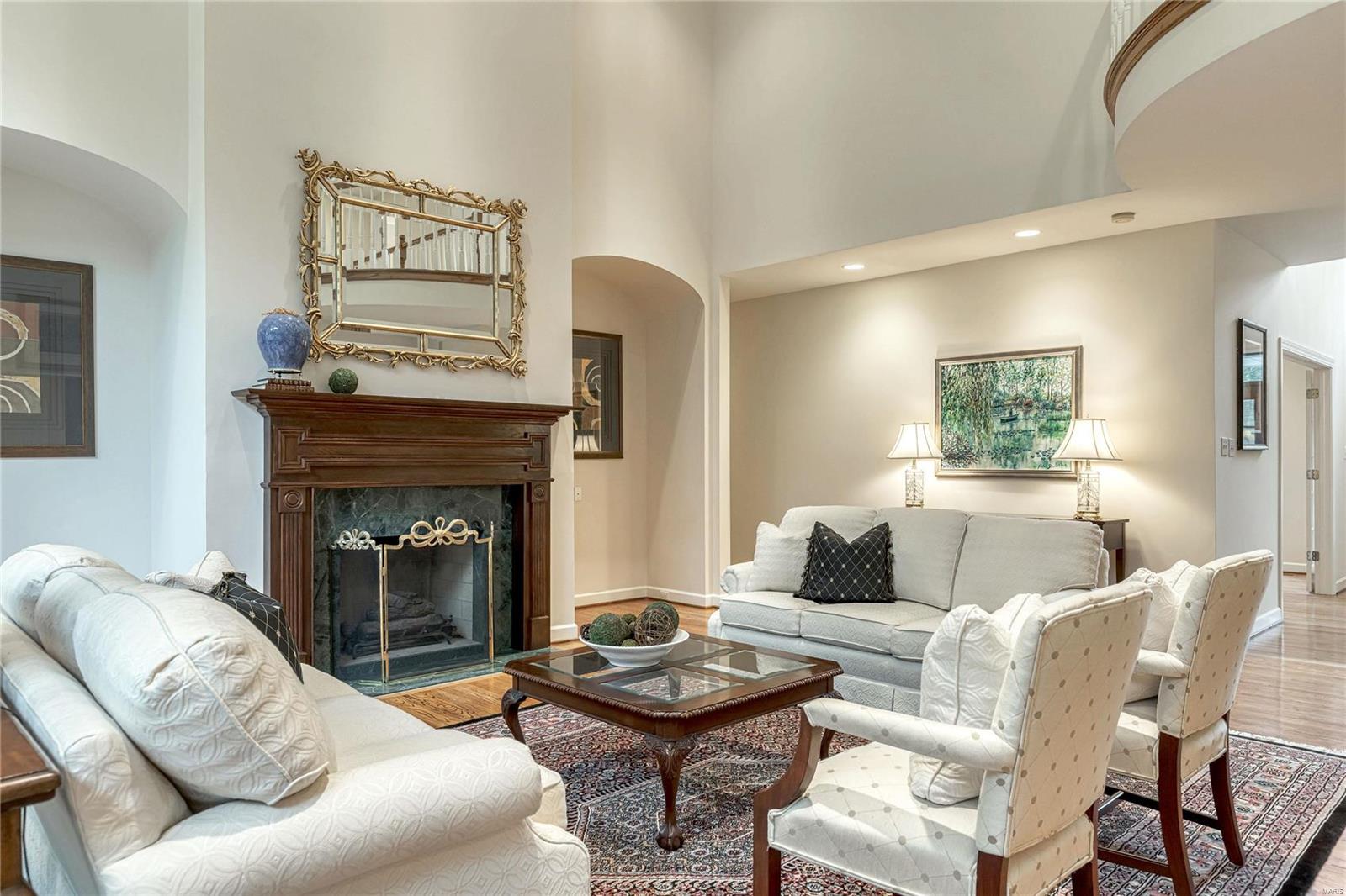 Manderleigh Of Town & Country One - Residential