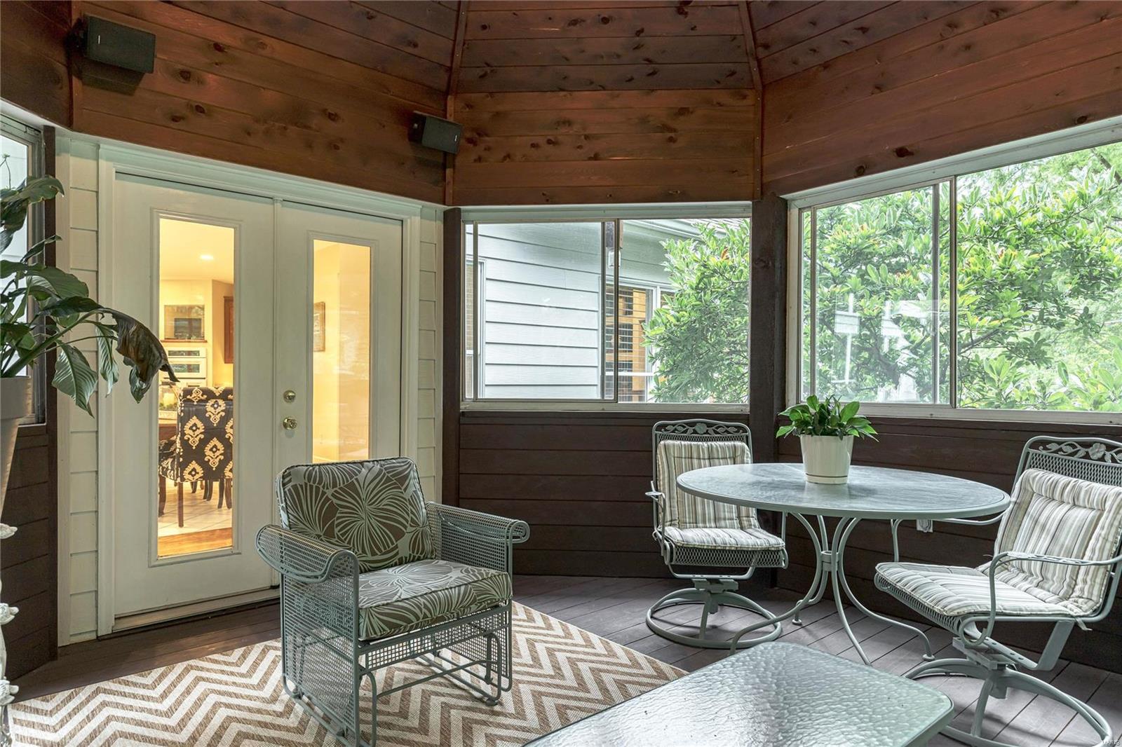 Manderleigh Of Town & Country One - Residential