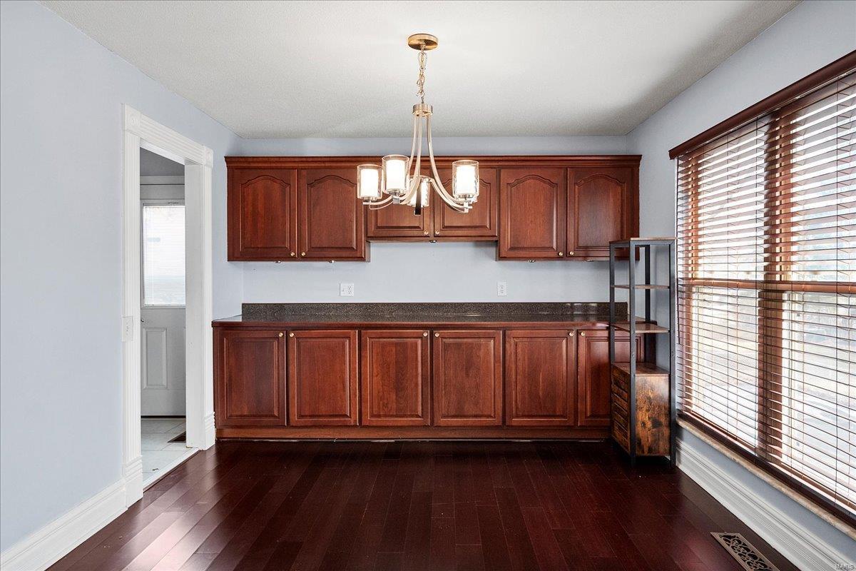 St Louis, Missouri 63146, United States, 4 Bedrooms Bedrooms, ,3 BathroomsBathrooms,Residential,Pending,543